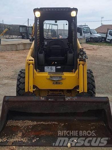 Komatsu SK815 Mini krautuvai