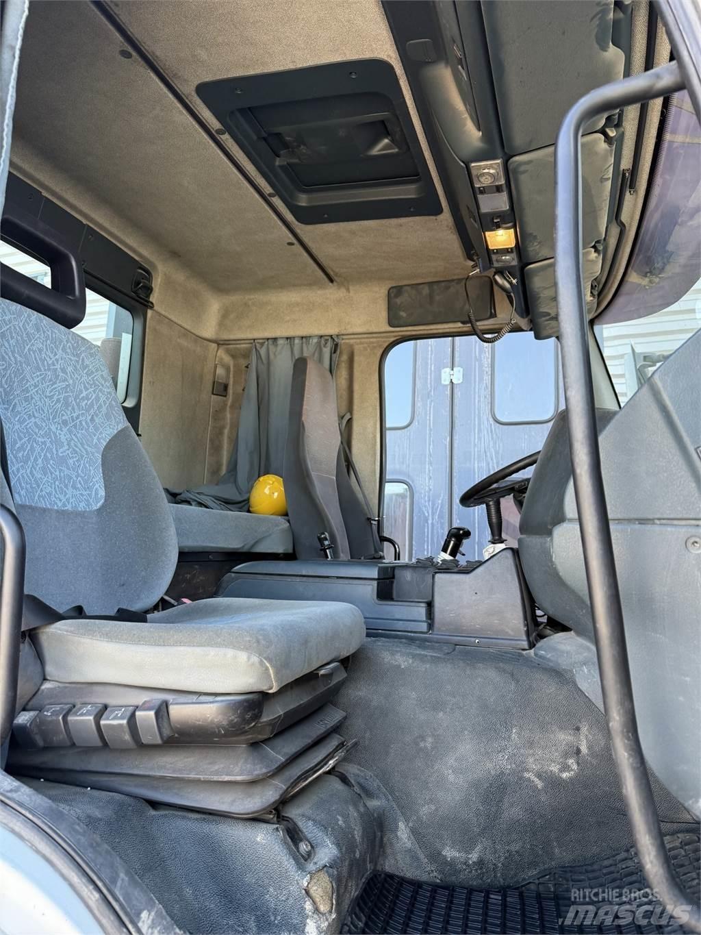 Sisu E12M 8x2 Savivarčių priekabų vilkikai