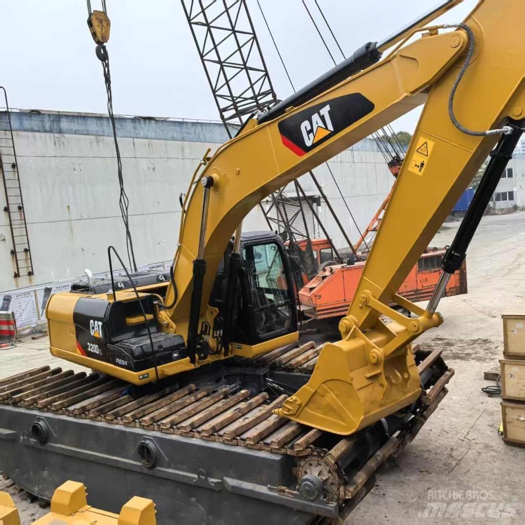 CAT 320 D Amfibiniai ekskavatoriai