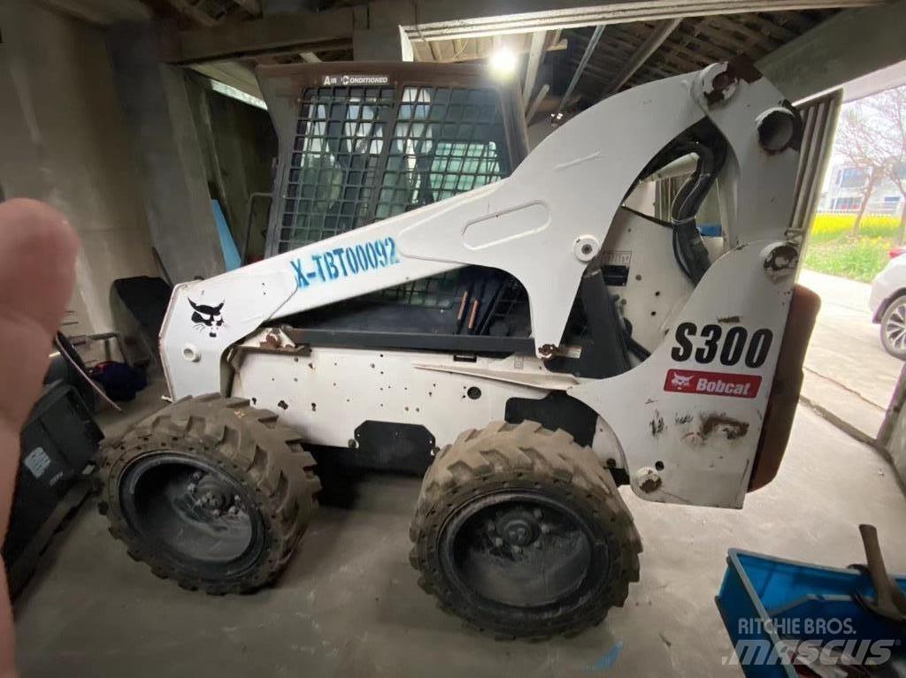 Bobcat S 300 Krautuvai su šoniniu pasukimu