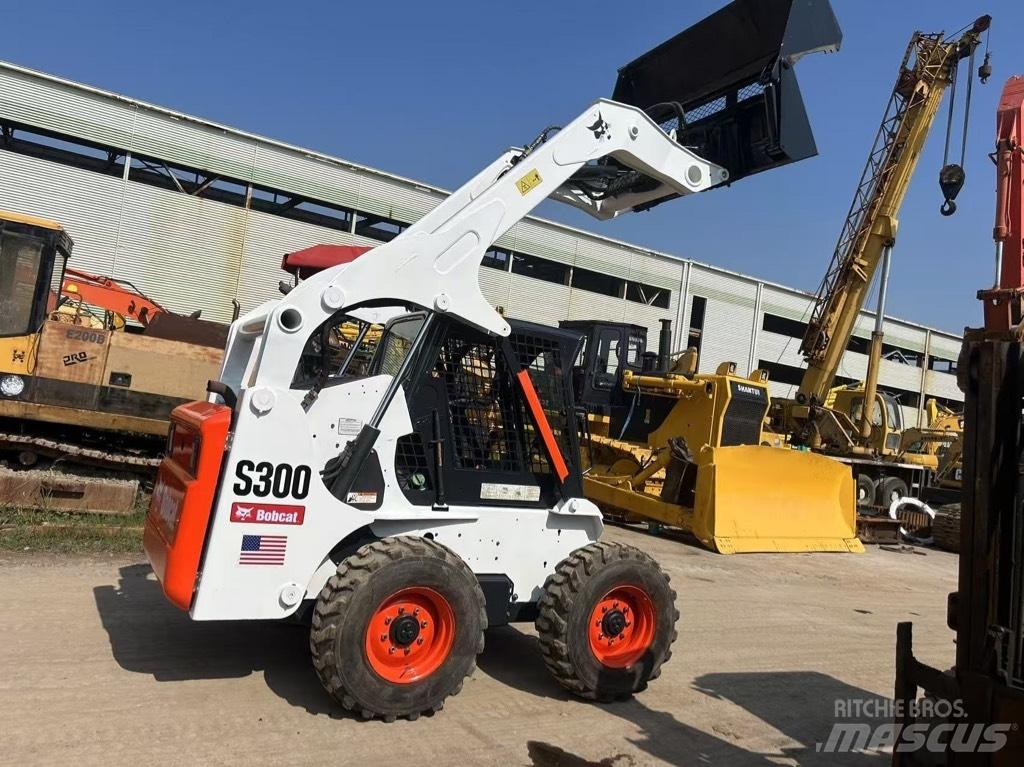 Bobcat S 300 Krautuvai su šoniniu pasukimu