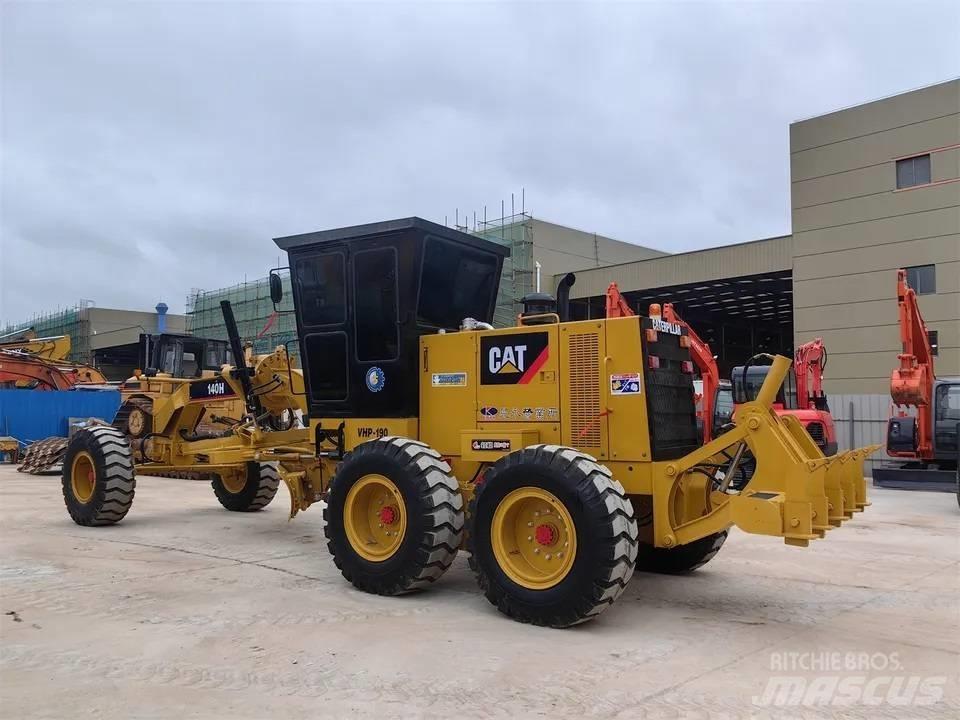 CAT 140 H Greideriai