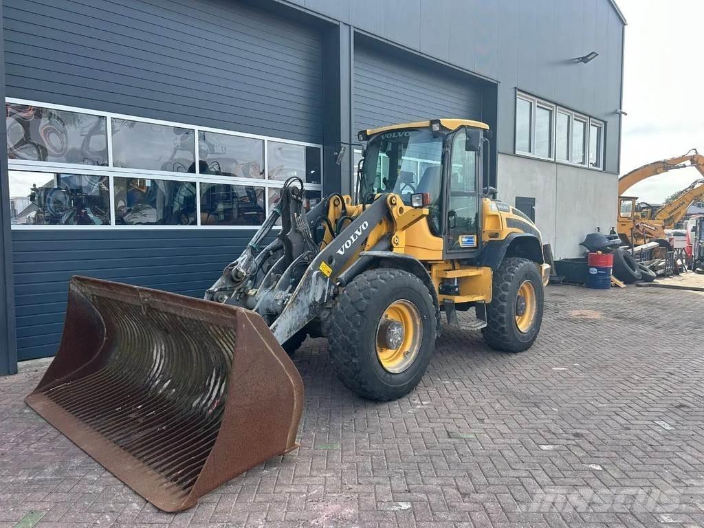 Volvo L45G Naudoti ratiniai krautuvai