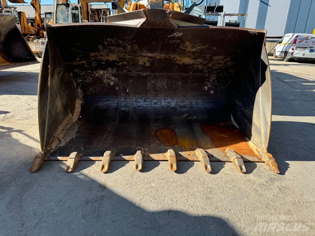 Liebherr L 576 Naudoti ratiniai krautuvai