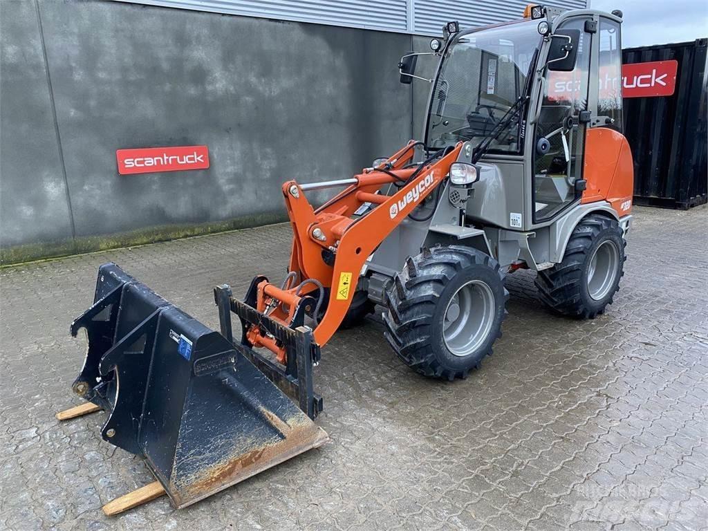 Weycor AR320 Cab Daugiafunkciniai pakrovėjai