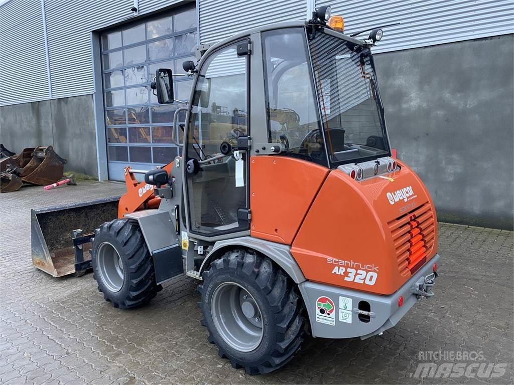 Weycor AR320 Cab Daugiafunkciniai pakrovėjai