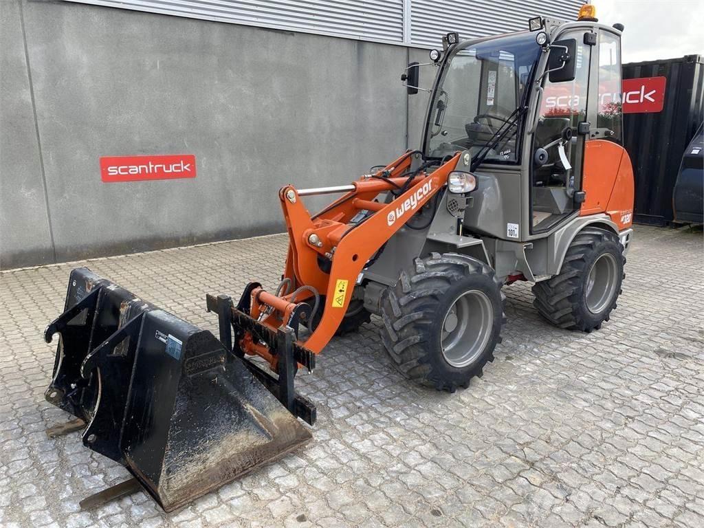 Weycor AR320 Cab Daugiafunkciniai pakrovėjai