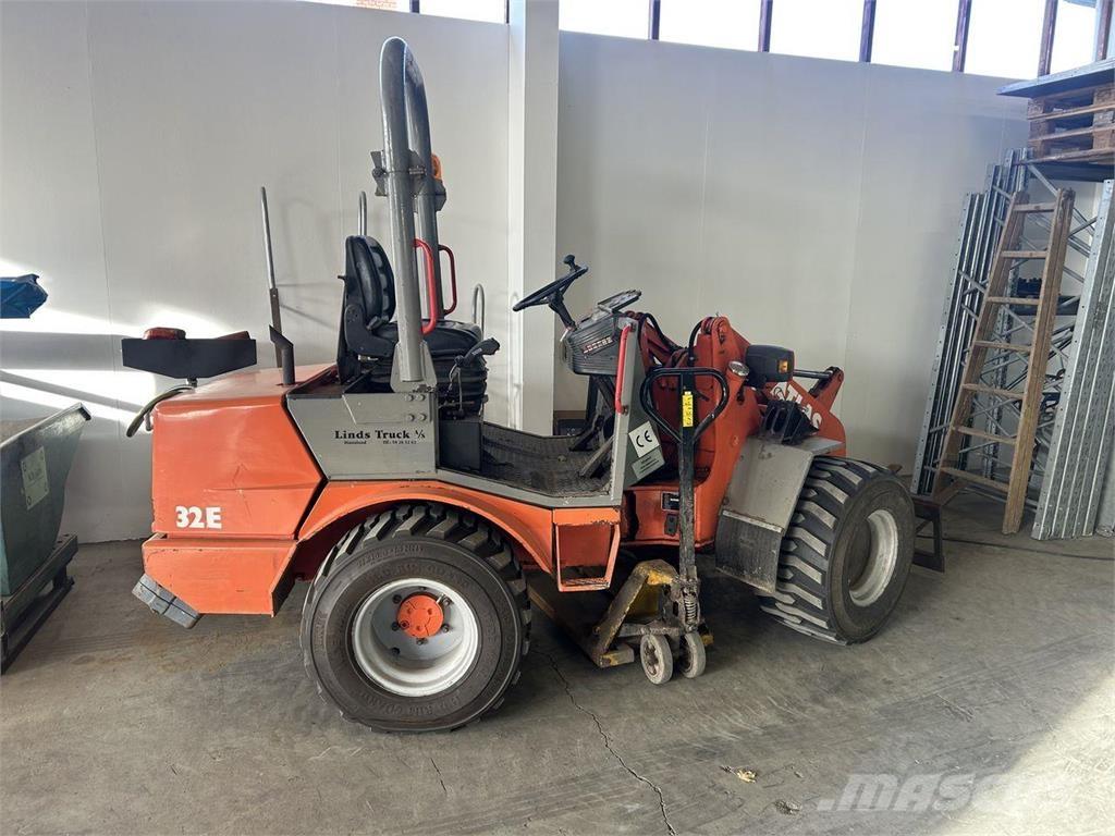 Atlas AR32E Daugiafunkciniai pakrovėjai