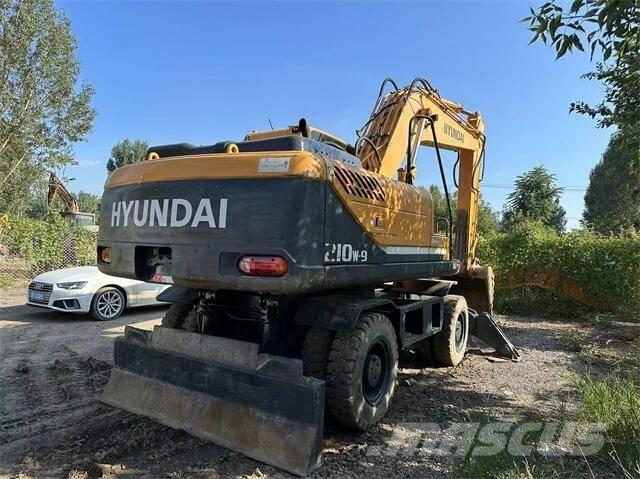 Hyundai 210W Vikšriniai ekskavatoriai