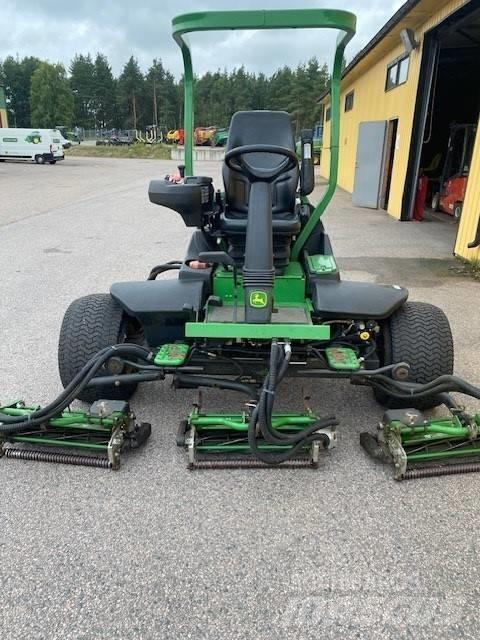 John Deere 7500A Sodo traktoriukai-vejapjovės