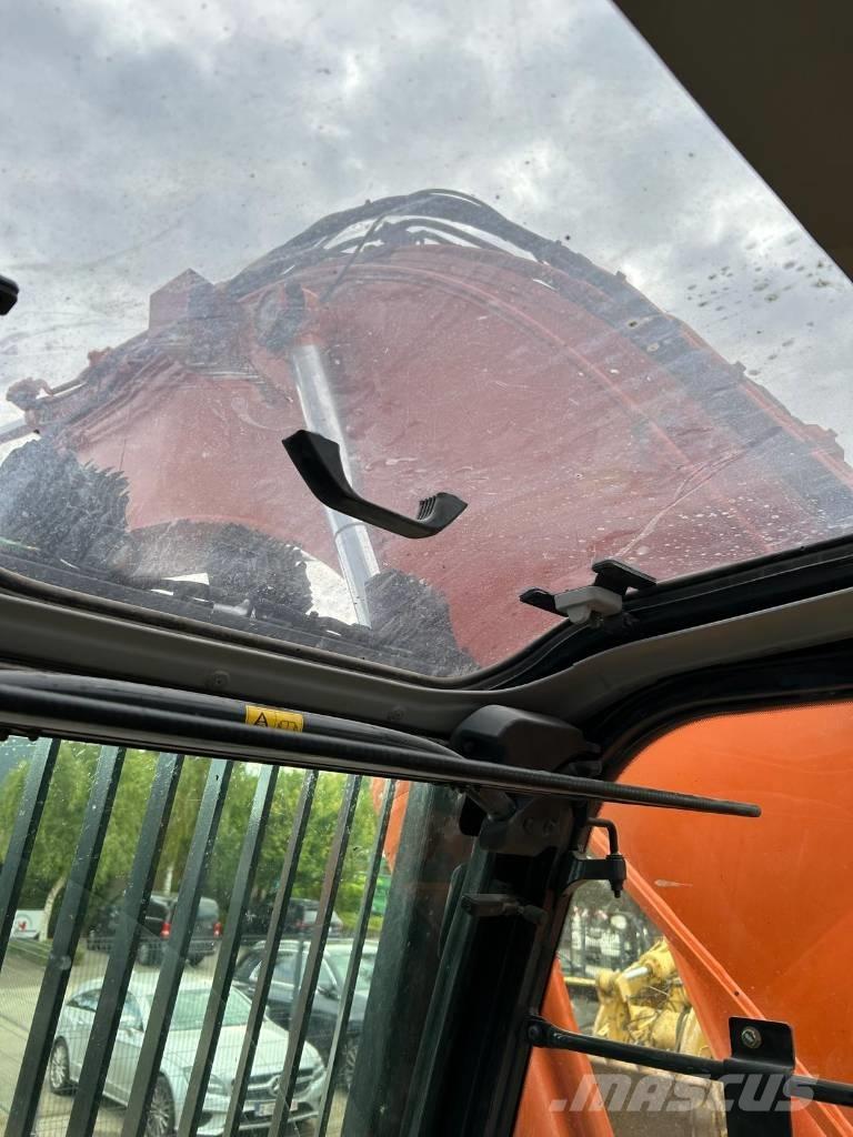 Hitachi ZX300LC-5 Vikšriniai ekskavatoriai