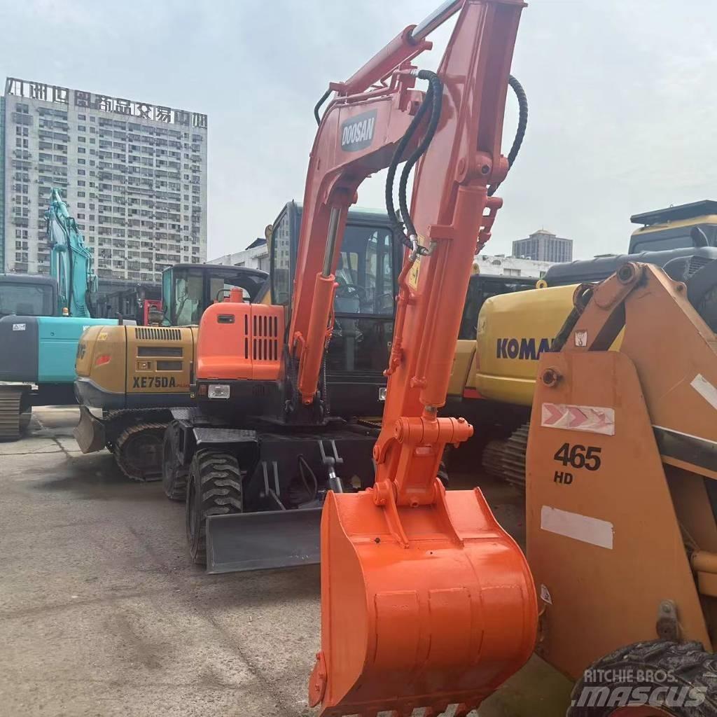 Doosan DX60W Ratiniai ekskavatoriai