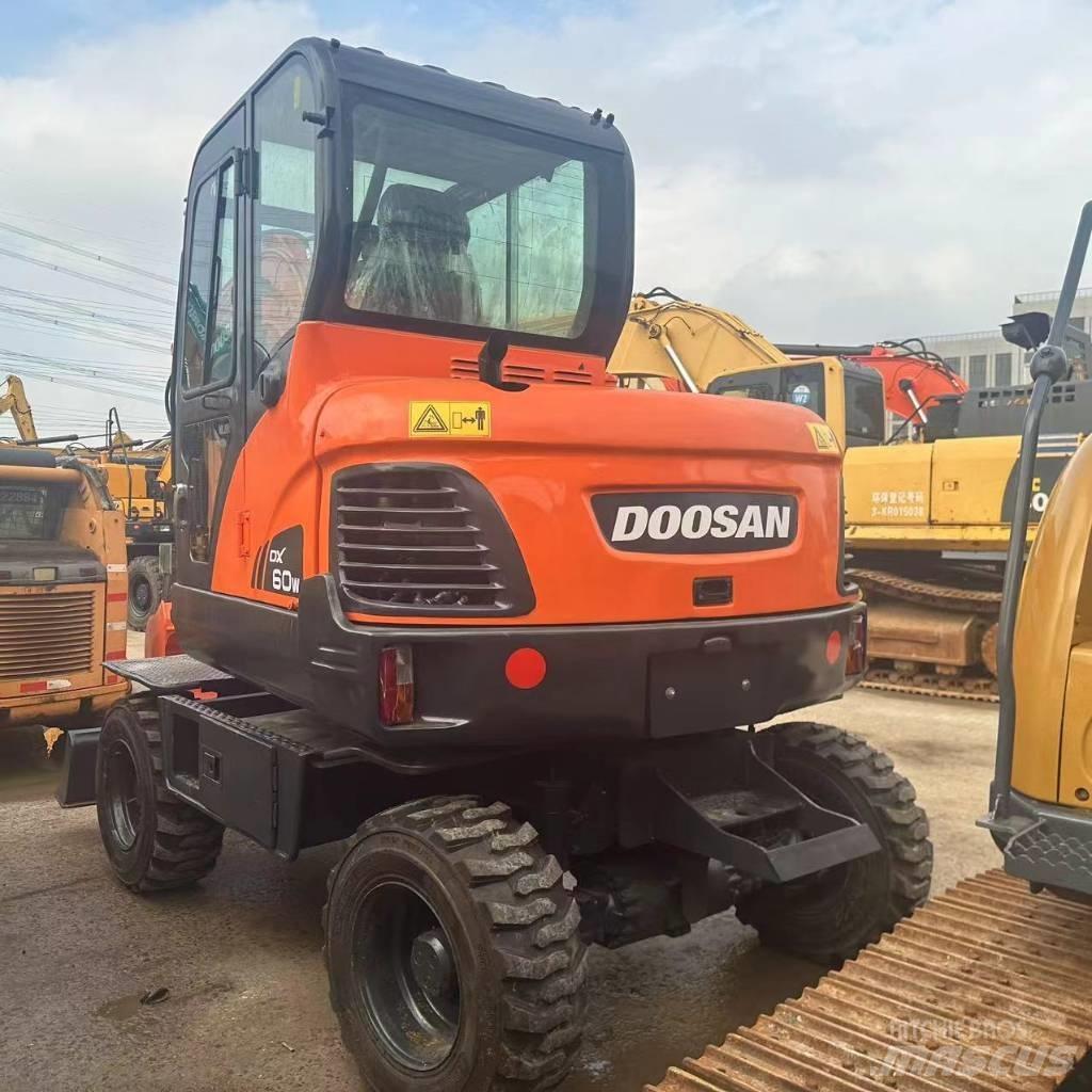 Doosan DX60W Ratiniai ekskavatoriai