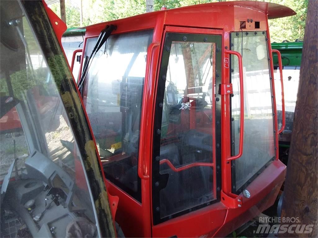 Komatsu 895 Kabinos ir salonai