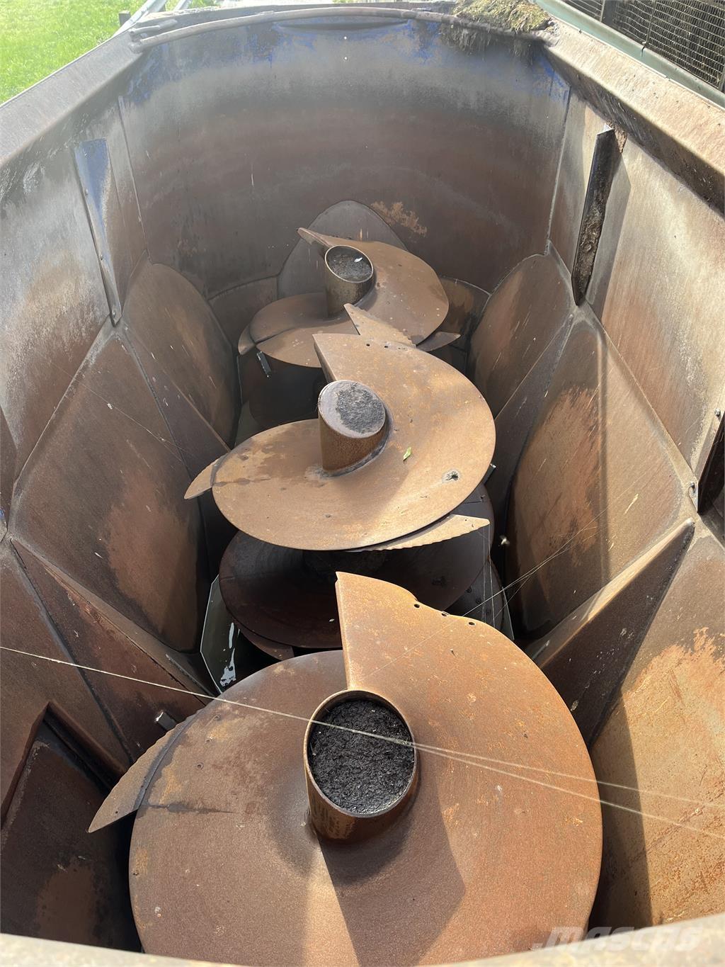  Europcomp Dualmix Pašarų maišytuvai-dalytuvai