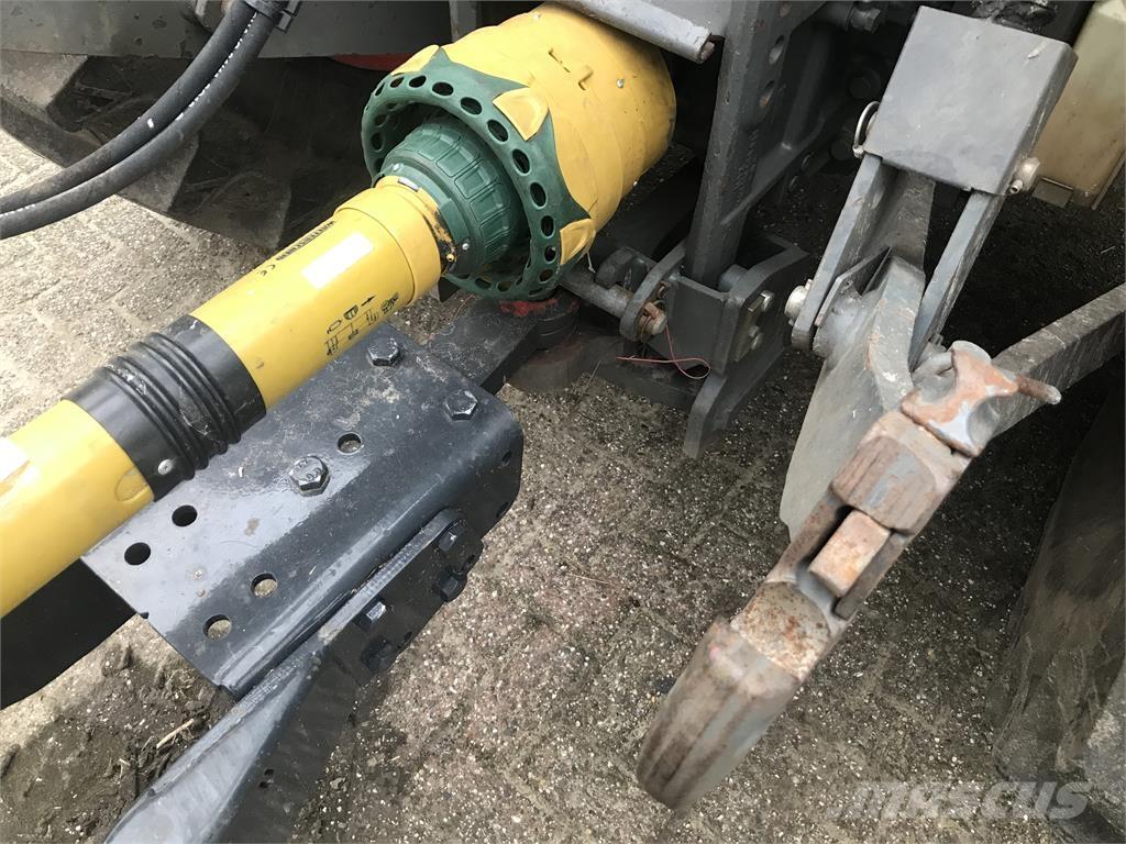 Fendt 411 Com2 Traktoriai