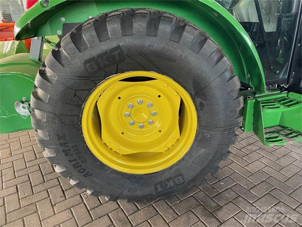 John Deere 5058 Traktoriai