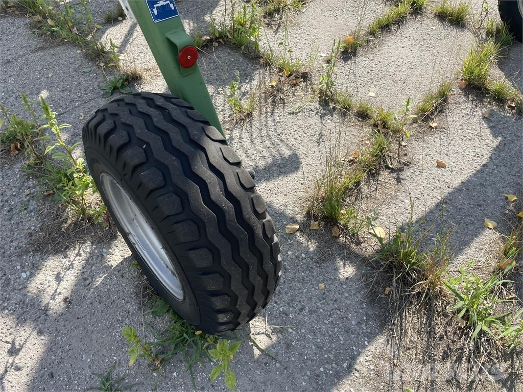 Krone Swadro 900 Šieno grėbliai ir vartytuvai