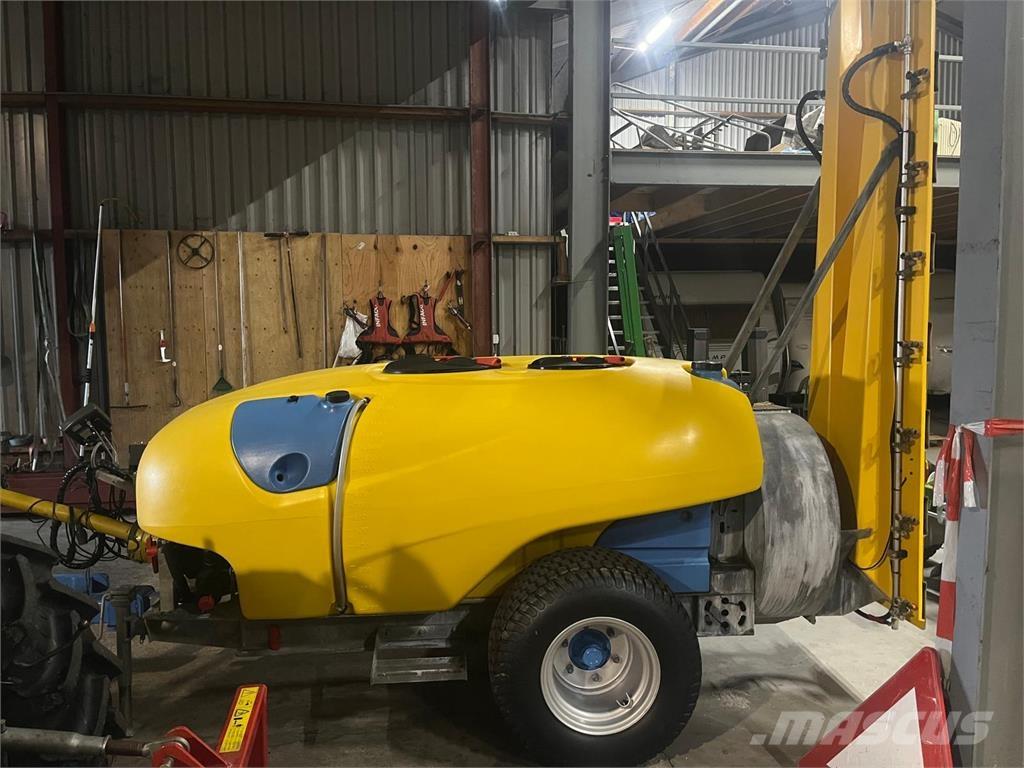  KWH Mistral 1500 Prikabinami purkštuvai