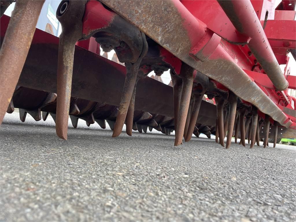 Lely 300-35 Varomosios akėčios ir žemės frezos