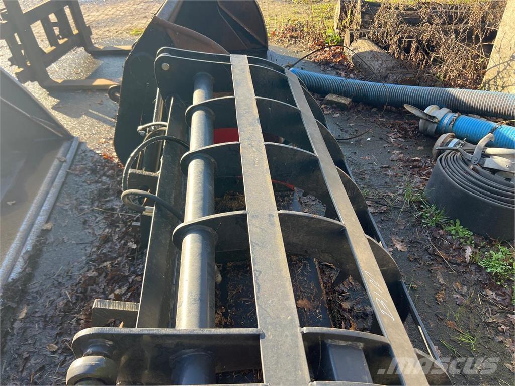  Pelikaanbak Frontaliniai krautuvai ir ekskavatoriai