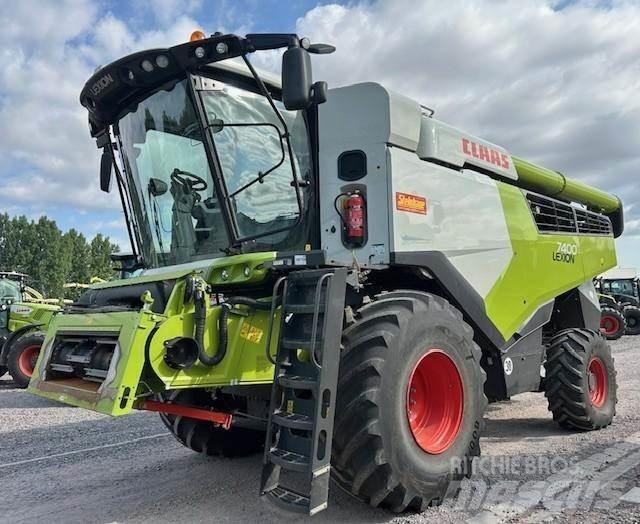 CLAAS LEXION 7400 Derliaus nuėmimo kombainai