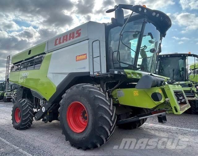 CLAAS LEXION 7400 Derliaus nuėmimo kombainai