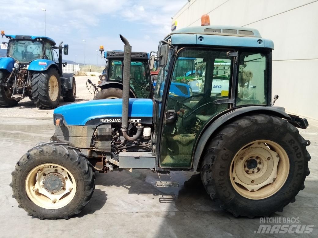 New Holland TN 90 F Traktoriai