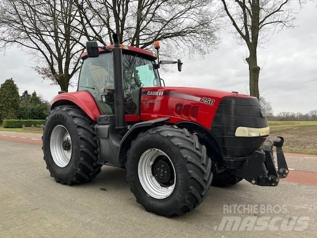 Case IH Magnum 250 Traktoriai