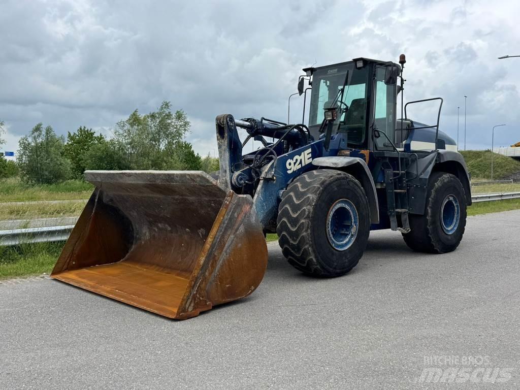 CASE 921E Naudoti ratiniai krautuvai