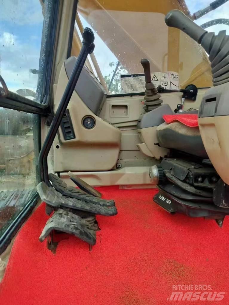 CAT 320 B L Vikšriniai ekskavatoriai