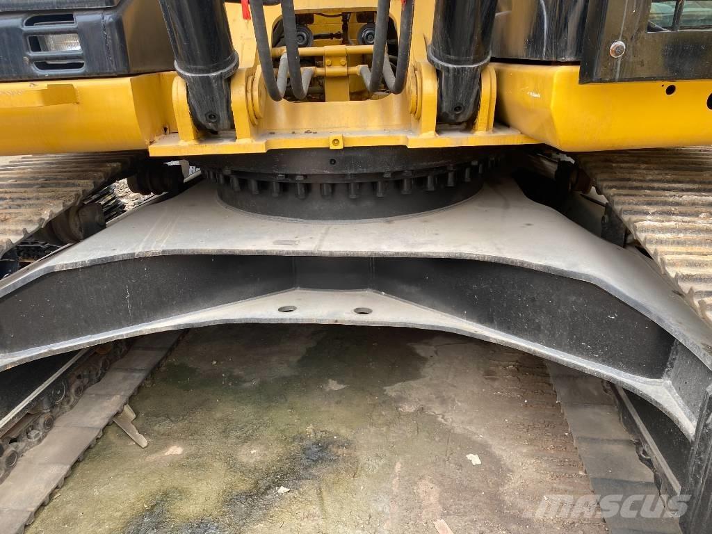 CAT 330 D Vikšriniai ekskavatoriai