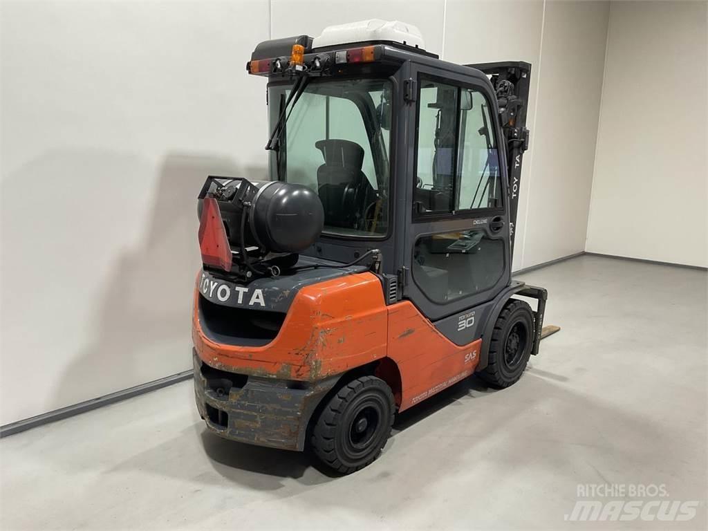 Toyota 02-8FGF30 LPG (dujiniai) krautuvai