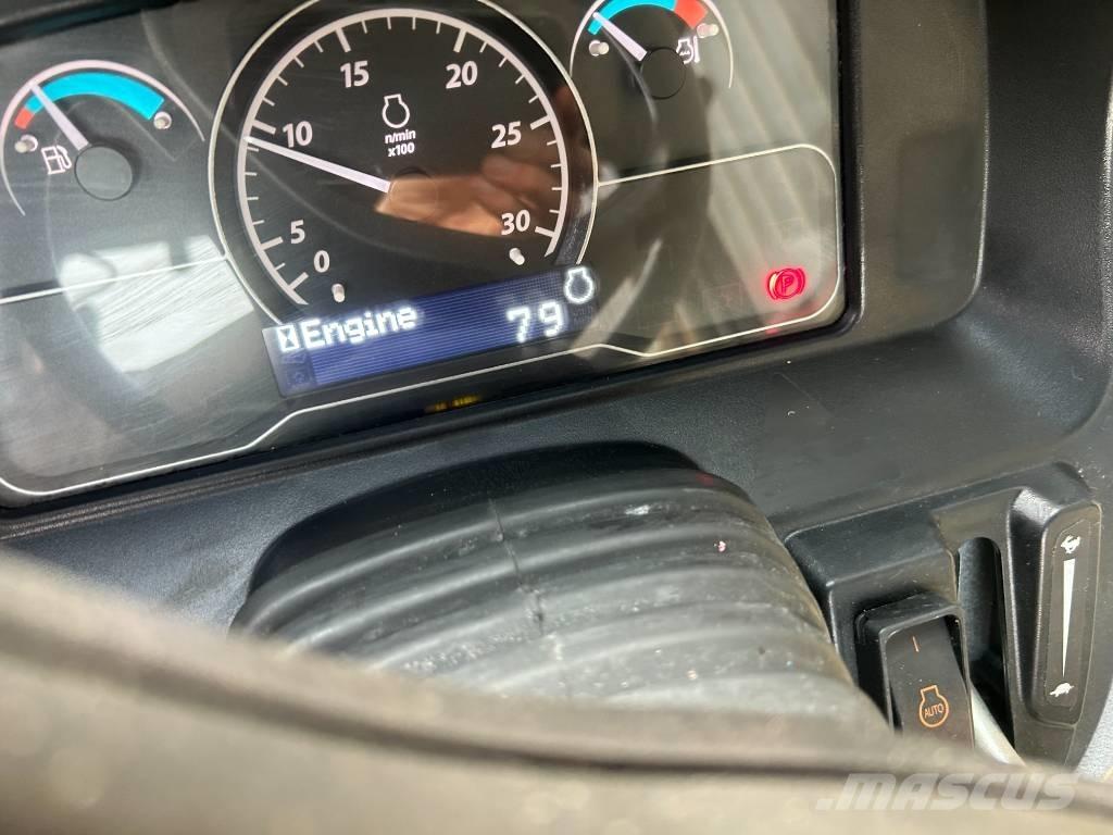 John Deere 2038R Naudoti kompaktiški traktoriai