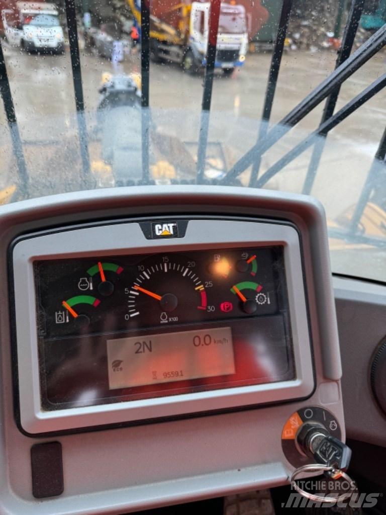 CAT 966 M Naudoti ratiniai krautuvai