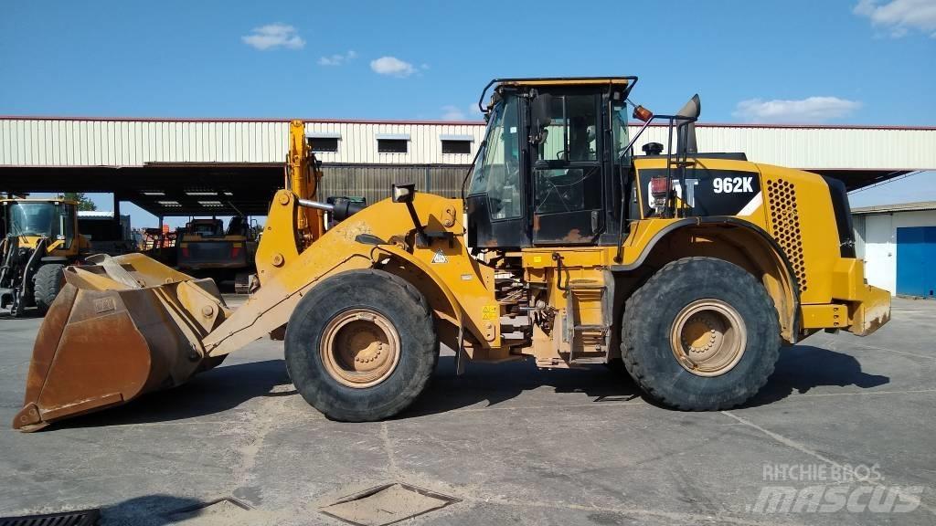 CAT 962K Naudoti ratiniai krautuvai