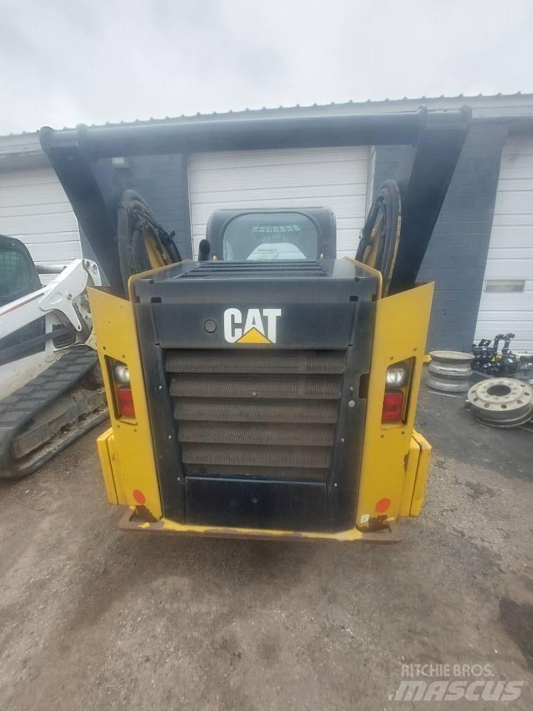 CAT 262D Krautuvai su šoniniu pasukimu