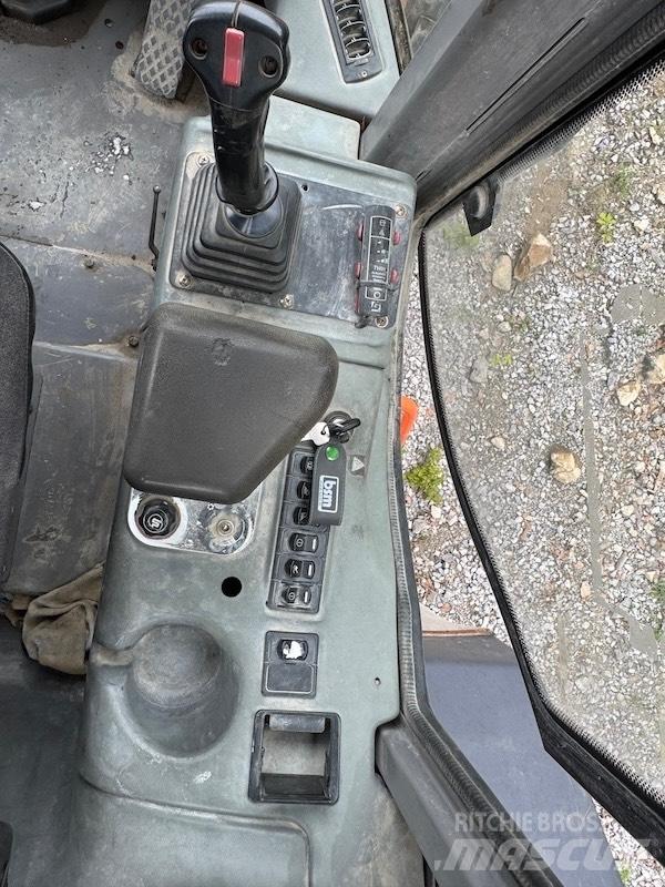 Hitachi LX 290 E Naudoti ratiniai krautuvai