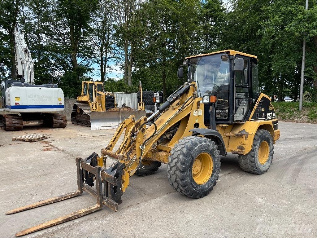 CAT 908 Naudoti ratiniai krautuvai