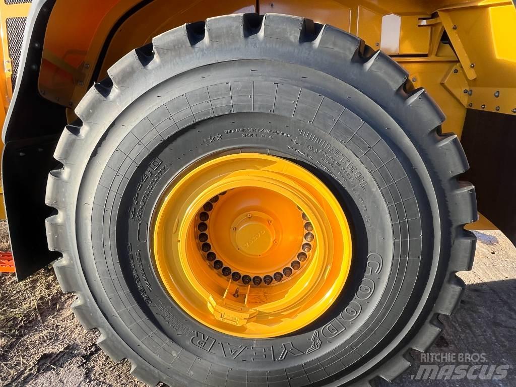 Volvo L 220 H Naudoti ratiniai krautuvai