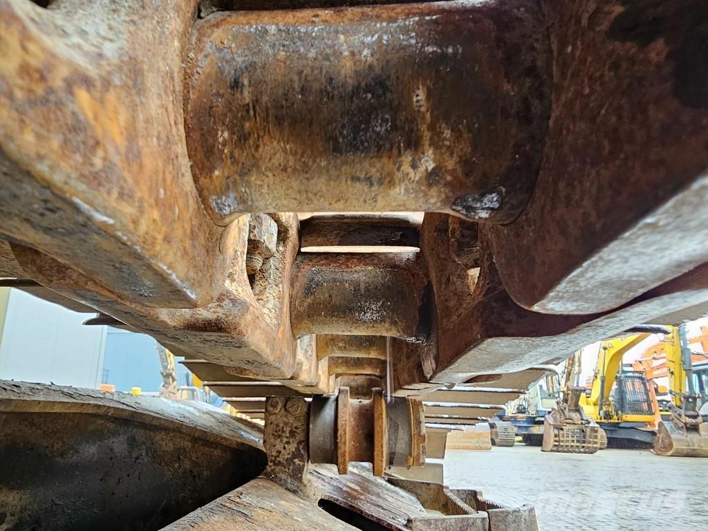 Komatsu HB215LC-2 Vikšriniai ekskavatoriai