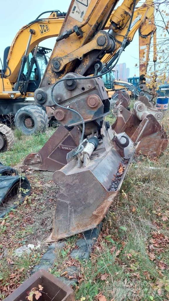 JCB JS 220 LC Vikšriniai ekskavatoriai