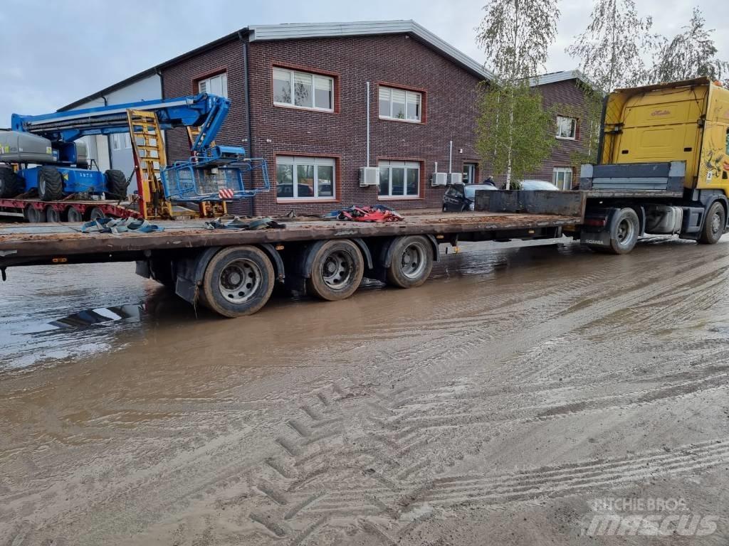 Andover W 28 Puspriekabės su grindimis