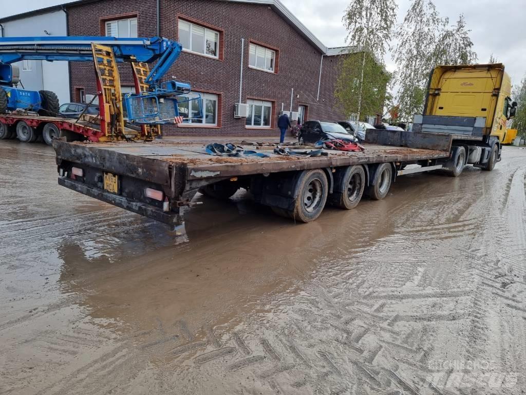 Andover W 28 Puspriekabės su grindimis