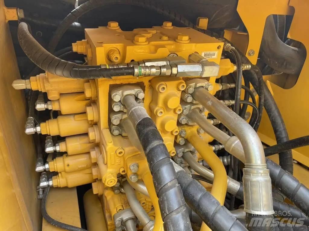 Komatsu PC200-8 Vikšriniai ekskavatoriai