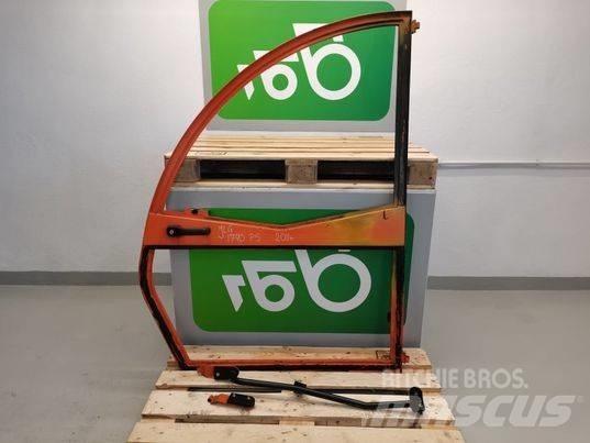 JLG 307 door Kabinos ir interjeras