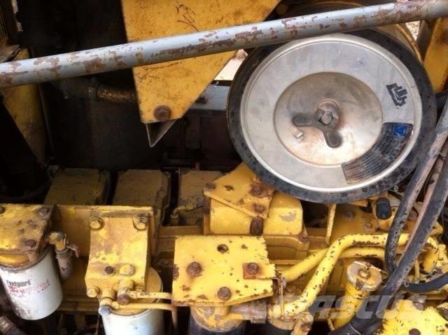 Komatsu D 155 A-3 Vikšriniai buldozeriai