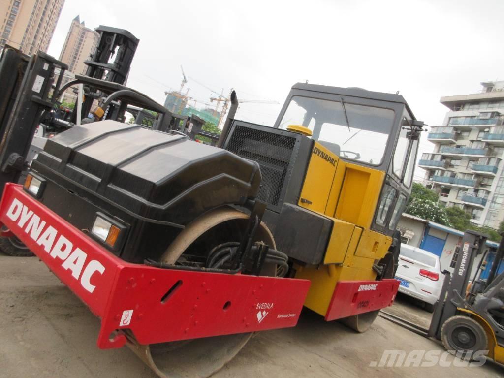 Dynapac CC421 Porinių būgnų volai