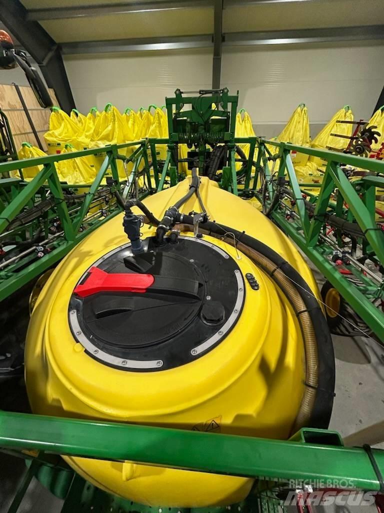 John Deere 740 i Prikabinami purkštuvai