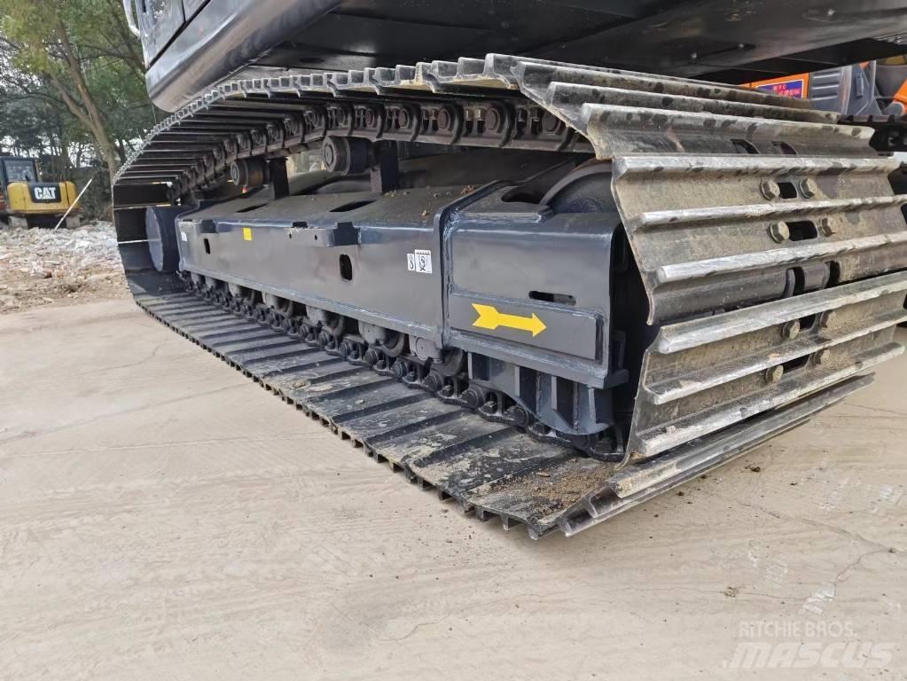 Kobelco SK 200 Vikšriniai ekskavatoriai